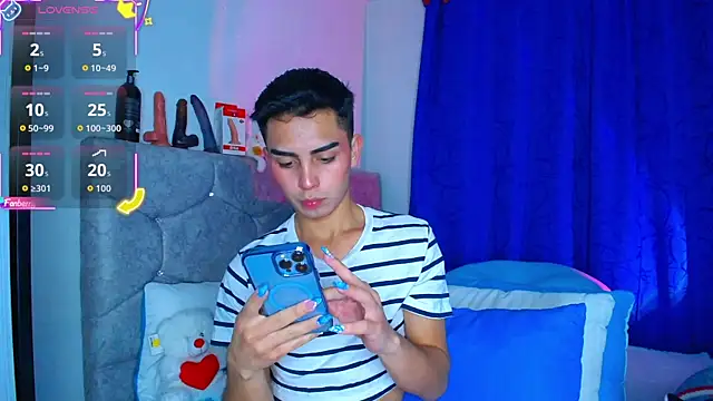 Snapshot of OwenBluee chatting on 10/20/25, 06:14 OwenBluee online show from 10/20/25, 06:14