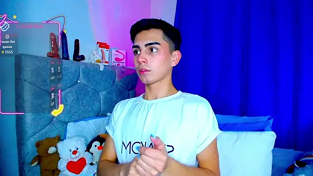 Snapshot of OwenBluee chatting on 10/22/25, 06:57 OwenBluee online show from 10/22/25, 06:57