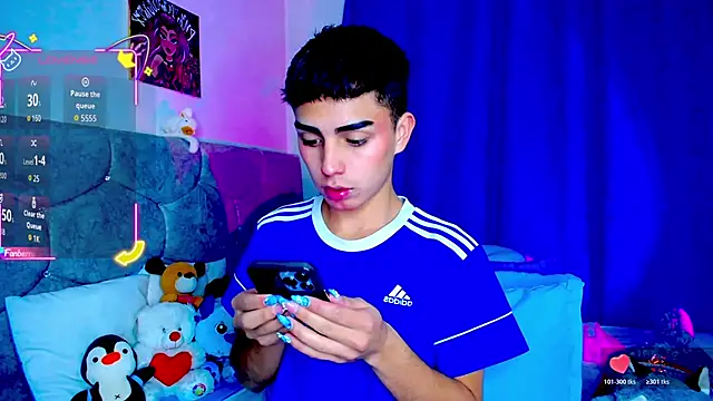 Snapshot of OwenBluee chatting on 10/23/25, 05:40 OwenBluee online show from 10/23/25, 05:40