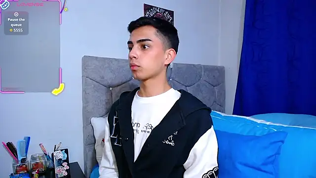 Snapshot of OwenBluee chatting on 11/07/25, 03:17 OwenBluee online show from 11/07/25, 03:17