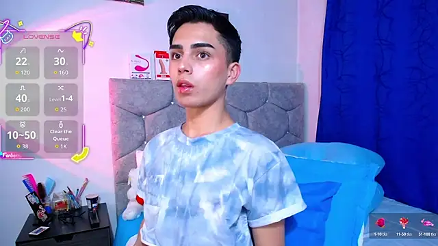 Snapshot of OwenBluee chatting on 11/11/25, 06:24 OwenBluee online show from 11/11/25, 06:24