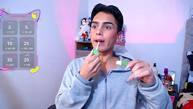 Snapshot of OwenBluee chatting on 11/25/25, 05:29 OwenBluee online show from 11/25/25, 05:29