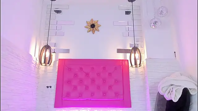 mia six66 online show from 02/04/25, 11:38