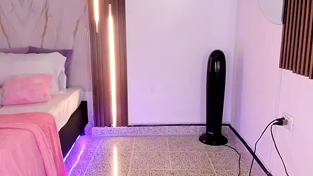 mia six66 online show from 10/05/25, 12:03