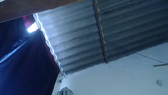 Snapshot of Zafiro_subversiva chatting on 01/10/25, 02:02 Zafiro subversiva online show from 01/10/25, 02:02