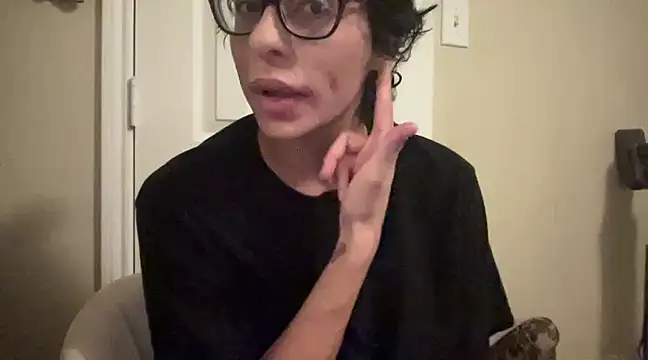 Snapshot of myloveforyouu chatting on 12/17/24, 05:07 myloveforyouu online show from 12/17/24, 05:07