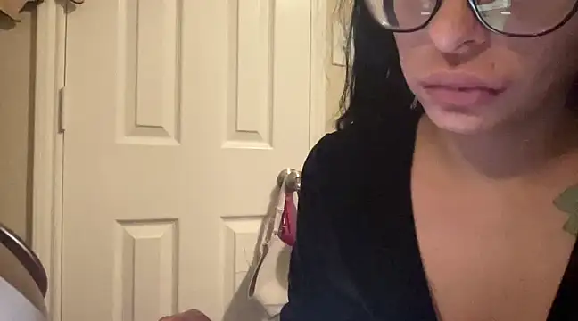 Snapshot of myloveforyouu chatting on 12/21/24, 12:09 myloveforyouu online show from 12/21/24, 12:09