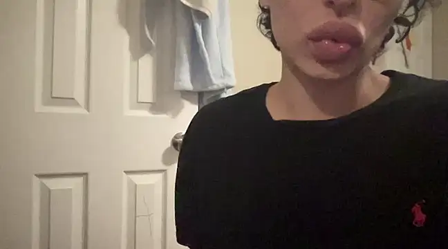 Snapshot of myloveforyouu chatting on 12/23/24, 02:02 myloveforyouu online show from 12/23/24, 02:02