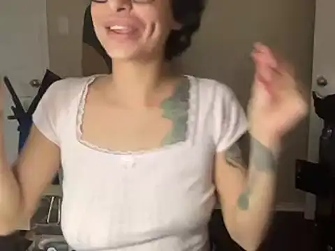 Snapshot of myloveforyouu chatting on 12/30/24, 08:21 myloveforyouu online show from 12/30/24, 08:21