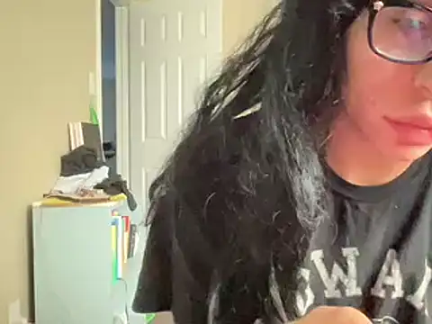 Snapshot of myloveforyouu chatting on 01/05/25, 10:50 myloveforyouu online show from 01/05/25, 10:50