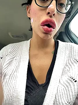 Snapshot of myloveforyouu chatting on 11/01/25, 03:25 myloveforyouu online show from 11/01/25, 03:25