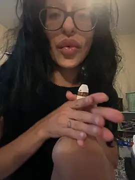 Snapshot of myloveforyouu chatting on 11/18/25, 02:43 myloveforyouu online show from 11/18/25, 02:43