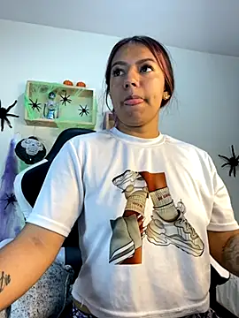 Ivann4 online show from 10/22/25, 07:57