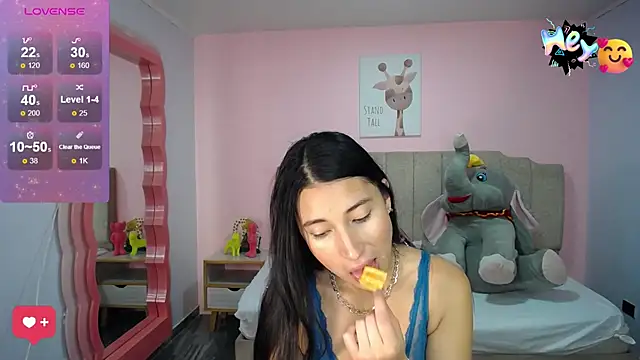 Snapshot of lizzyluk_ch chatting on 02/12/25, 04:33 lizzyluk ch online show from 02/12/25, 04:33