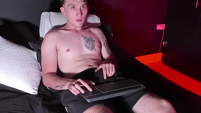 Dylanwhite23  online show from 09/21/25, 10:33