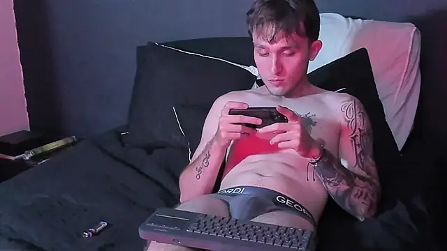 Dylanwhite23  online show from 10/01/25, 04:40