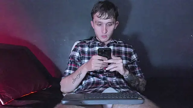 Dylanwhite23  online show from 11/18/25, 03:12