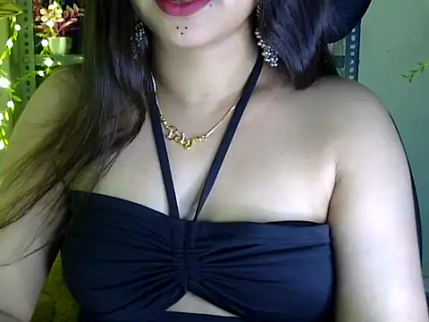 Snapshot of akshara_thakur9 chatting on 02/07/25, 07:49 akshara thakur9 online show from 02/07/25, 07:49