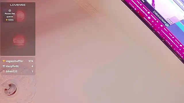 Snapshot of Sabrina_scarlett chatting on 02/18/25, 03:42 Sabrina scarlett online show from 02/18/25, 03:42