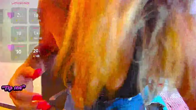 Snapshot of daniela_beauty chatting on 02/25/25, 10:29 daniela beauty online show from 02/25/25, 10:29