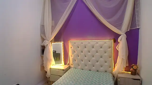 Snapshot of Ingrid_Casas chatting on 12/17/24, 10:54 Ingrid Casas online show from 12/17/24, 10:54