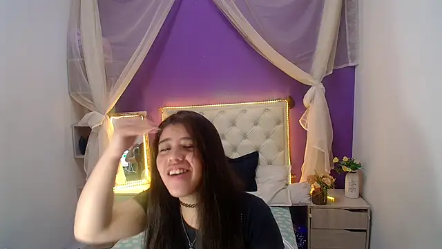 Snapshot of Ingrid_Casas chatting on 12/20/24, 10:43 Ingrid Casas online show from 12/20/24, 10:43