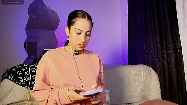 Snapshot of Madeline_Dreams chatting on 09/14/25, 09:19 Madeline Dreams online show from 09/14/25, 09:19