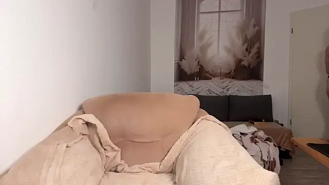 Snapshot of Caliiie-of chatting on 10/13/25, 06:35 Caliiie-of online show from 10/13/25, 06:35