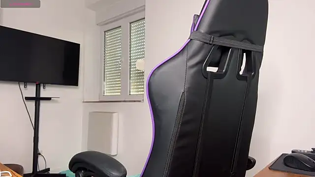 Snapshot of Caliiie-of chatting on 11/05/25, 07:08 Caliiie-of online show from 11/05/25, 07:08