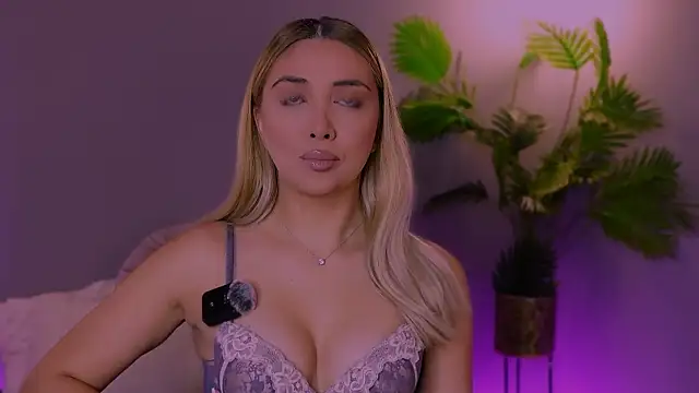 Jessielle online show from 11/20/25, 08:36