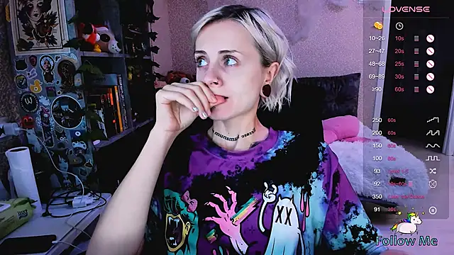 NaniMoore online show from 10/16/25, 08:43