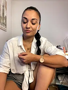Snapshot of AlexandraRand chatting on 09/17/25, 06:37 AlexandraRand online show from 09/17/25, 06:37