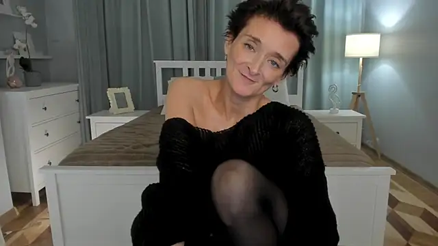 SimonaDeBeauvoir online show from 12/19/24, 07:29
