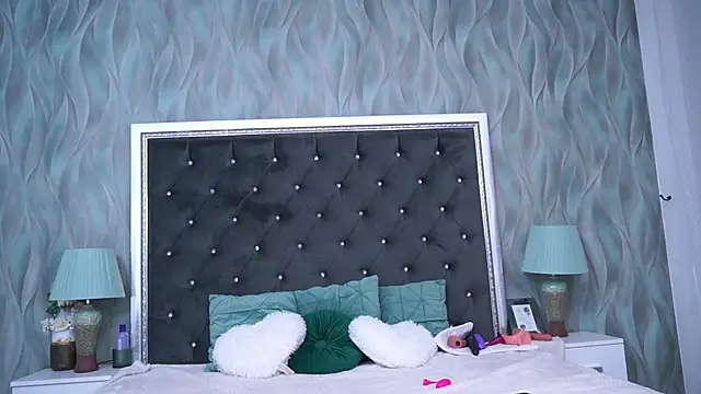 AnneHove online show from 12/07/24, 05:09