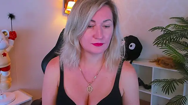 AriFleow online show from 10/23/25, 11:42