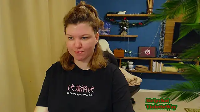 Snapshot of VioletteWay chatting on 12/23/24, 05:28 VioletteWay online show from 12/23/24, 05:28