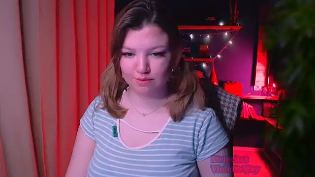 Snapshot of VioletteWay chatting on 02/14/25, 03:58 VioletteWay online show from 02/14/25, 03:58