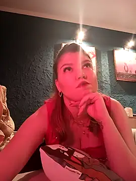 Snapshot of VioletteWay chatting on 02/19/25, 07:05 VioletteWay online show from 02/19/25, 07:05