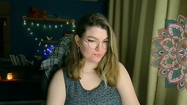 Snapshot of VioletteWay chatting on 11/16/25, 05:18 VioletteWay online show from 11/16/25, 05:18