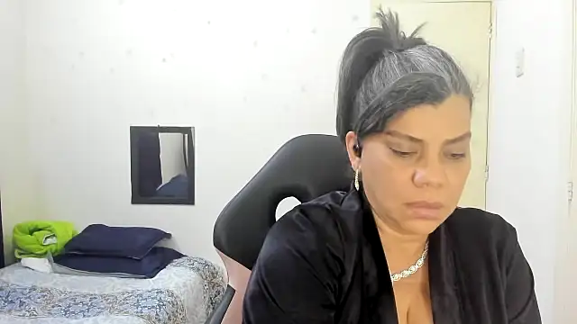 vikyadams online show from 10/15/25, 04:40