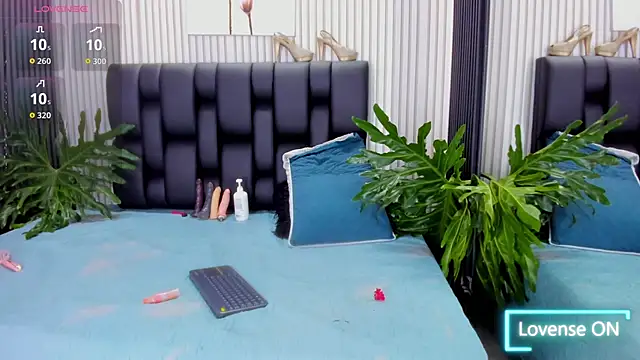 PamelaAnderson 2 online show from 10/17/25, 03:53