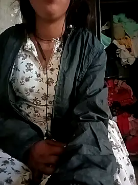 Snapshot of Sexy-bhabhi78 chatting on 12/13/24, 02:32 Sexy-bhabhi78 online show from 12/13/24, 02:32