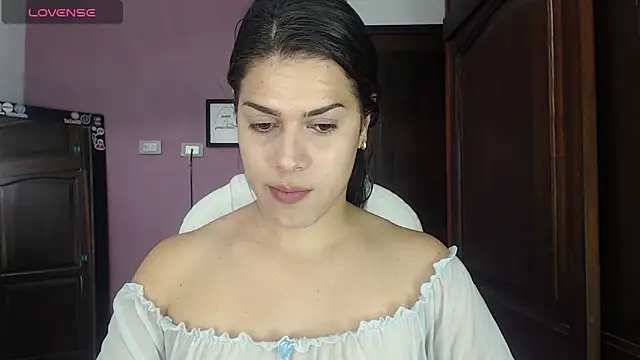 Snapshot of Luciana_Ortiz1 chatting on 12/13/24, 03:00 Luciana Ortiz1 online show from 12/13/24, 03:00