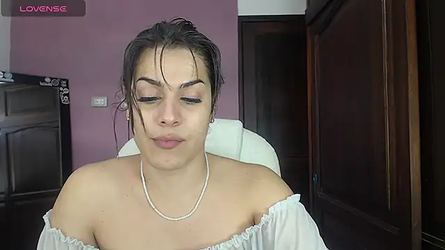 Snapshot of Luciana_Ortiz1 chatting on 02/28/25, 03:48 Luciana Ortiz1 online show from 02/28/25, 03:48