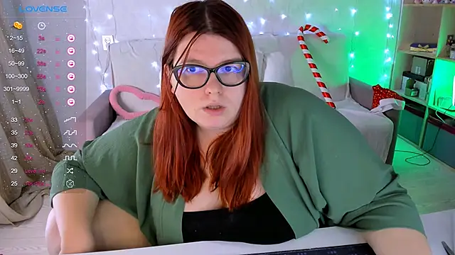 Snapshot of Melissa_Purr chatting on 12/27/24, 02:43 Melissa Purr online show from 12/27/24, 02:43