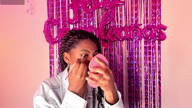 Queen perla  online show from 10/18/25, 12:28