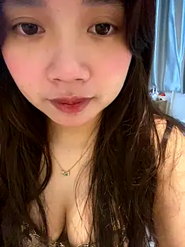 Hotellinh12 online show from 10/28/25, 05:15