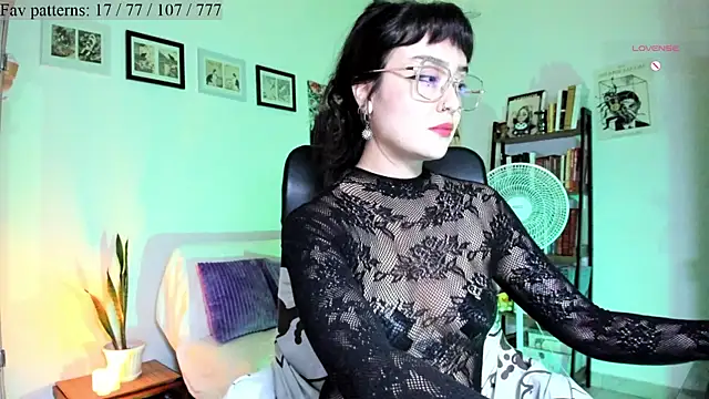 Snapshot of Conlosmichis chatting on 10/11/25, 11:03 Conlosmichis online show from 10/11/25, 11:03