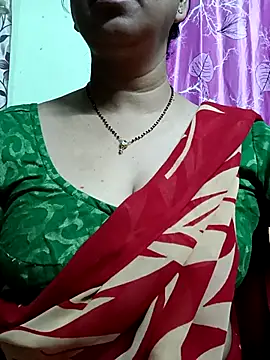 Snapshot of Rosy-B chatting on 10/09/25, 09:35 Rosy-B online show from 10/09/25, 09:35