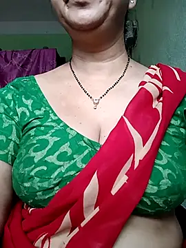 Snapshot of Rosy-B chatting on 10/11/25, 12:32 Rosy-B online show from 10/11/25, 12:32